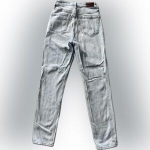 Hollister ultra high-rise Mom Jean vintage stretch light wash waist 24 length 27